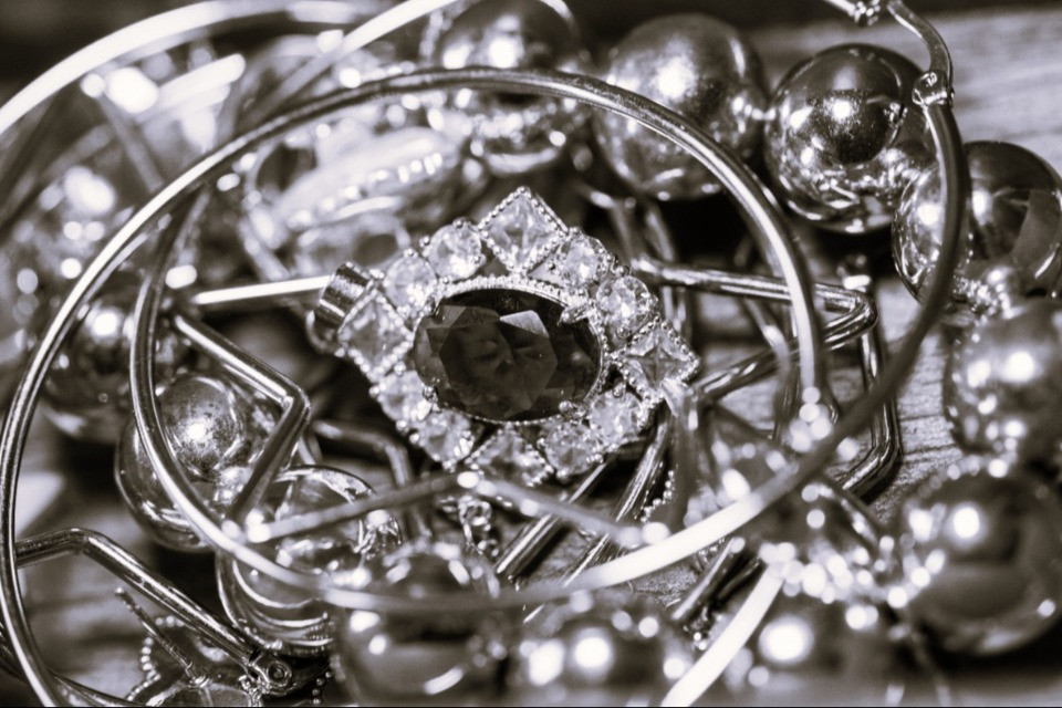 Audace furto ai danni dell'oreficeria Brunel di Lugano