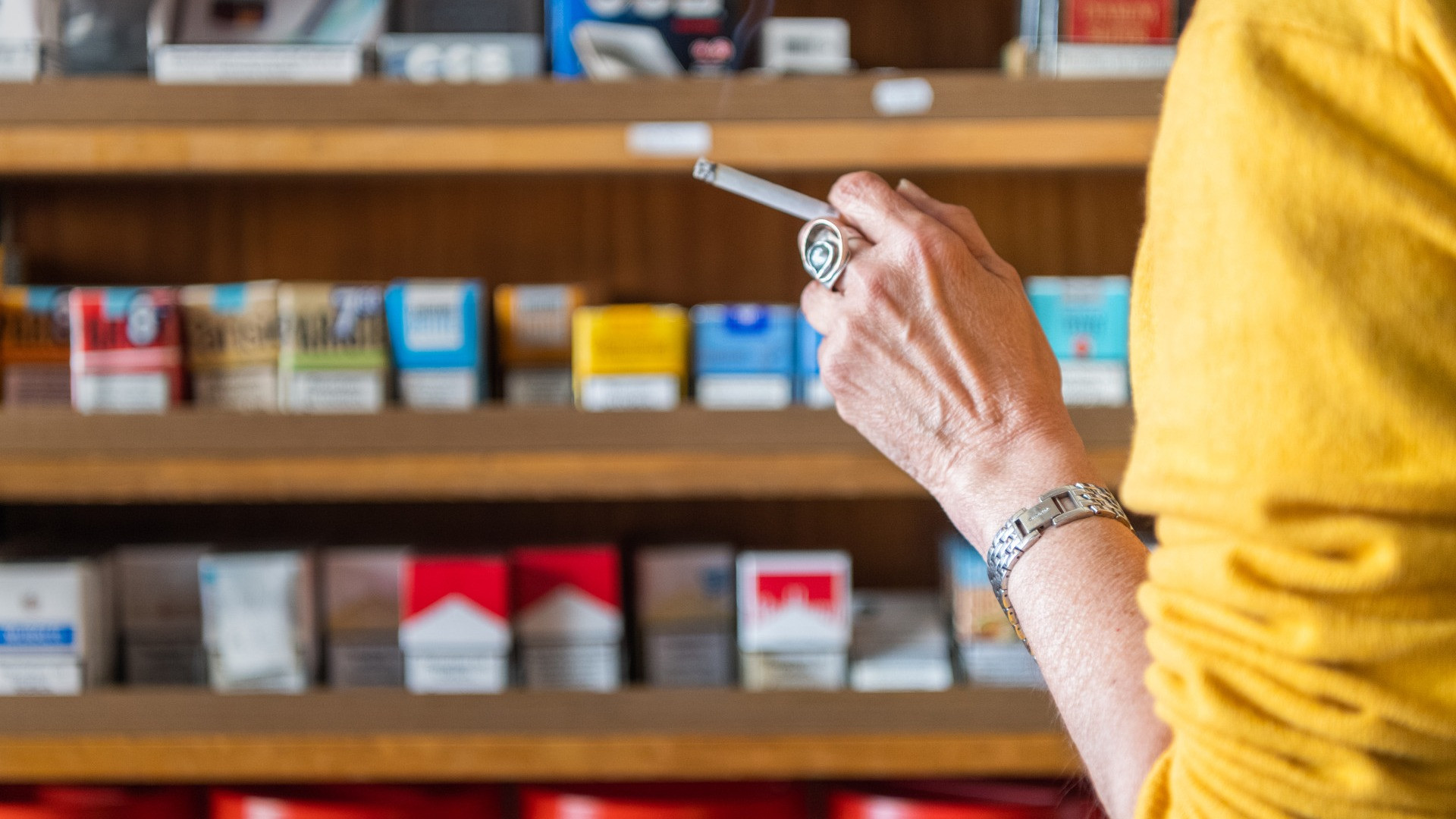 Dal Ticino all'Italia per le sigarette? Da domani costerà di più