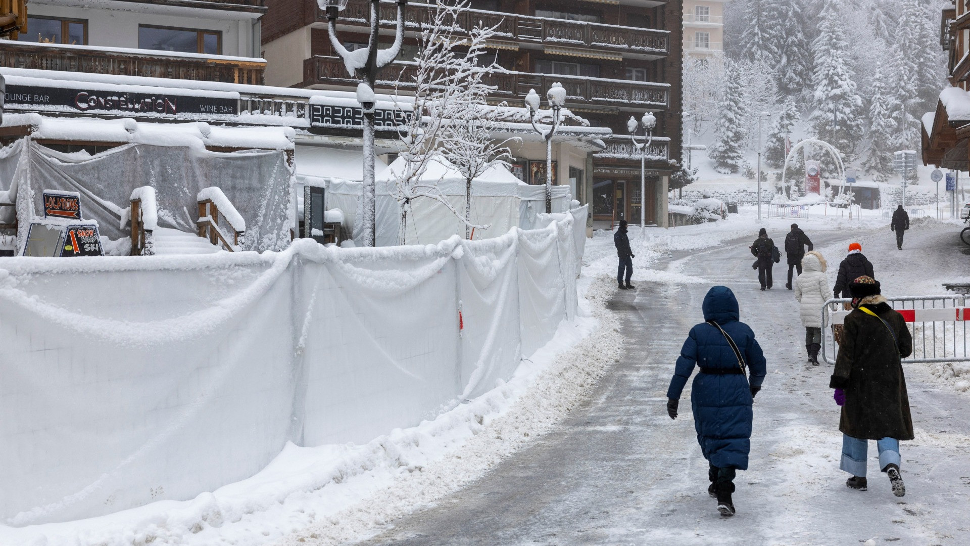Crans-Montana, l’inchiesta potrebbe allargarsi anche al Comune