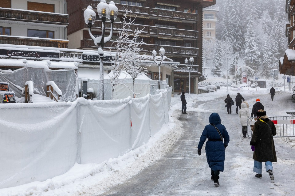 Crans-Montana, l’inchiesta potrebbe allargarsi anche al Comune