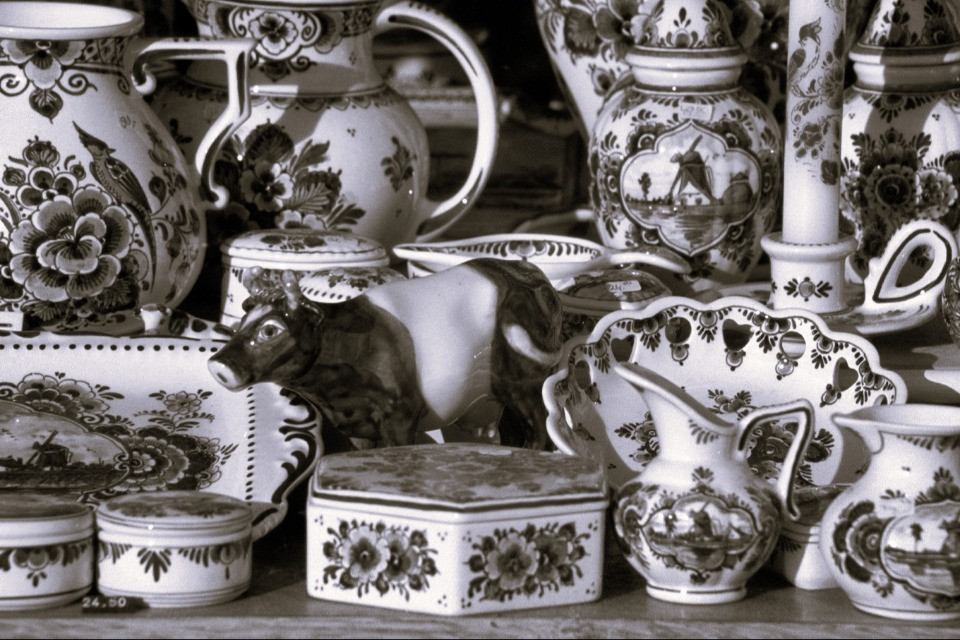 Incendio distruttore alla fabbrica di ceramiche di Campione