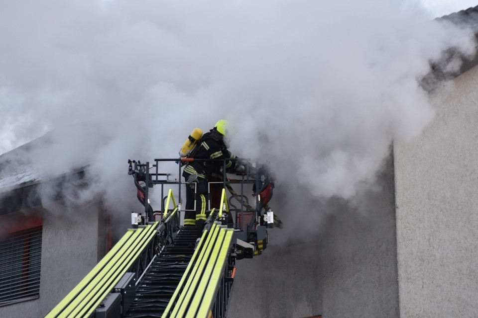 Incendio in una palazzina a Bonaduz, evacuati tre edifici. Nessun ferito