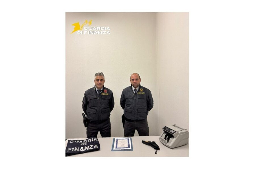 Non dichiara in dogana un certificato azionario da 100 mila franchi