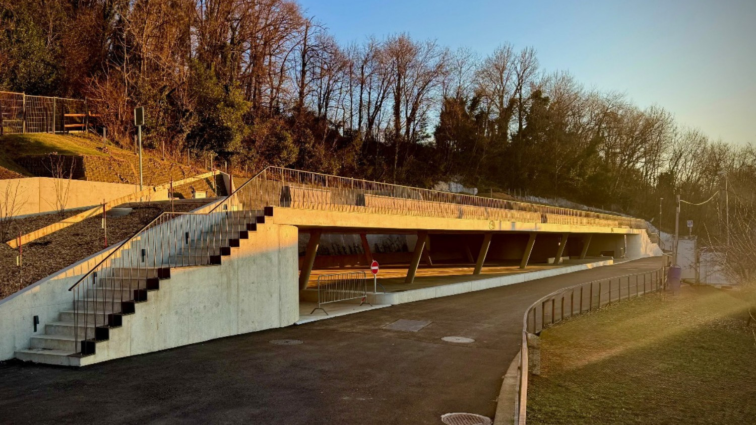 Posteggi per residenti e turisti: ecco l'autosilo di Tremona