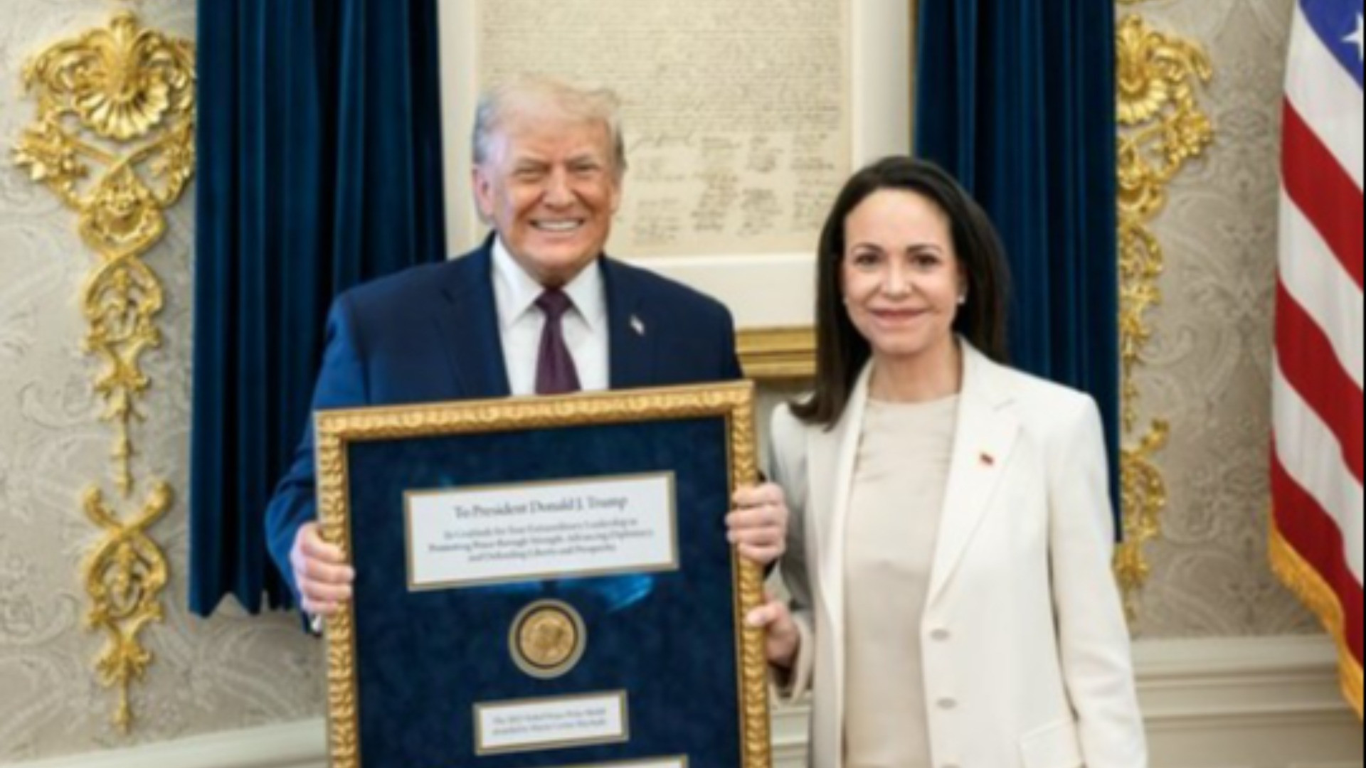 Mai presentarsi a mani vuote da «re Donald»: e alla fine arriva pure il Nobel per la pace