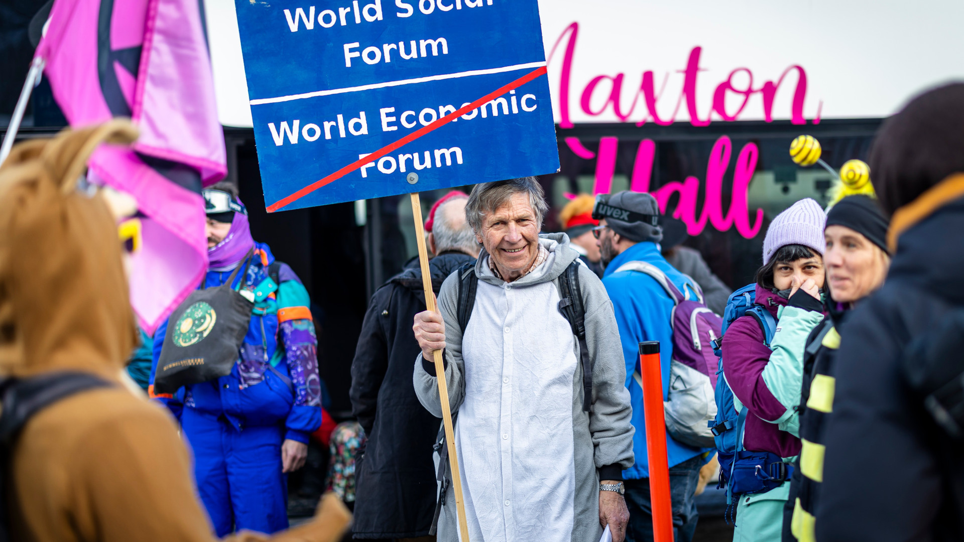 Protesta anti-WEF, al via la marcia verso Davos