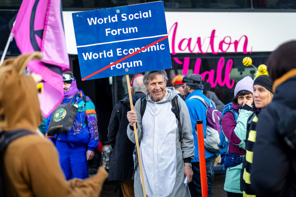 Protesta anti-WEF, al via la marcia verso Davos