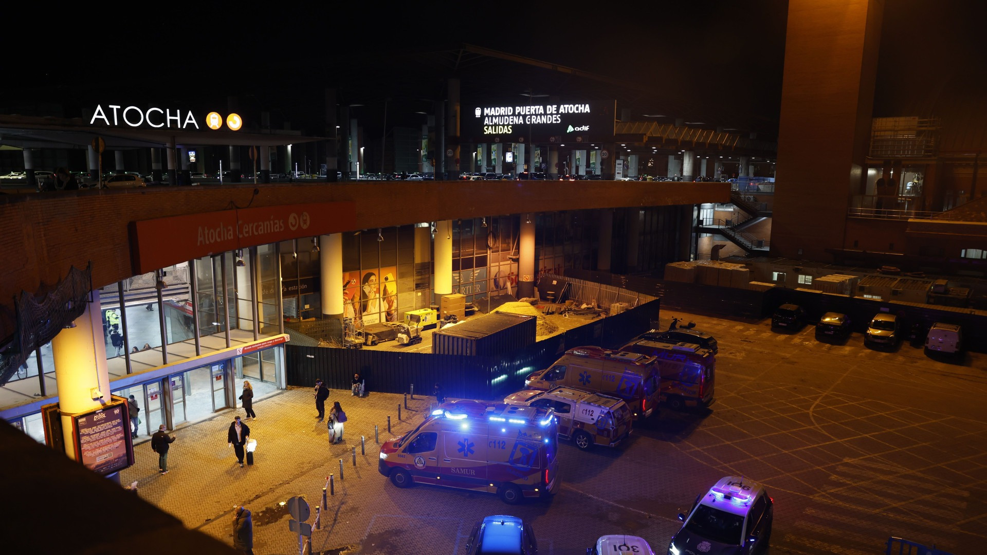 Shock in Spagna dopo il deragliamento di due treni: «Ci siamo trovati al buio, tra i morti»