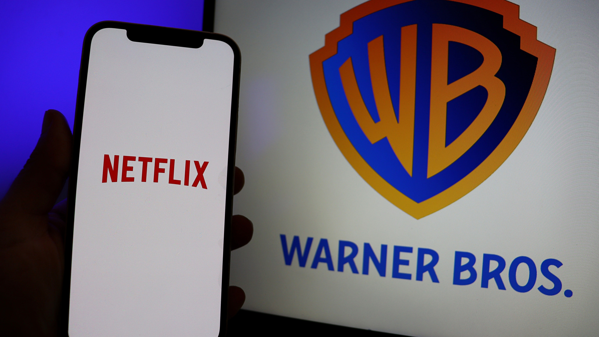 Netflix rivede l'offerta per Warner: è tutta in contanti