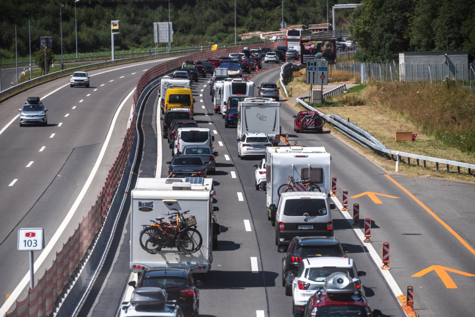 «Chi attraversa la Svizzera senza fermarsi dovrebbe pagare una tassa di transito»