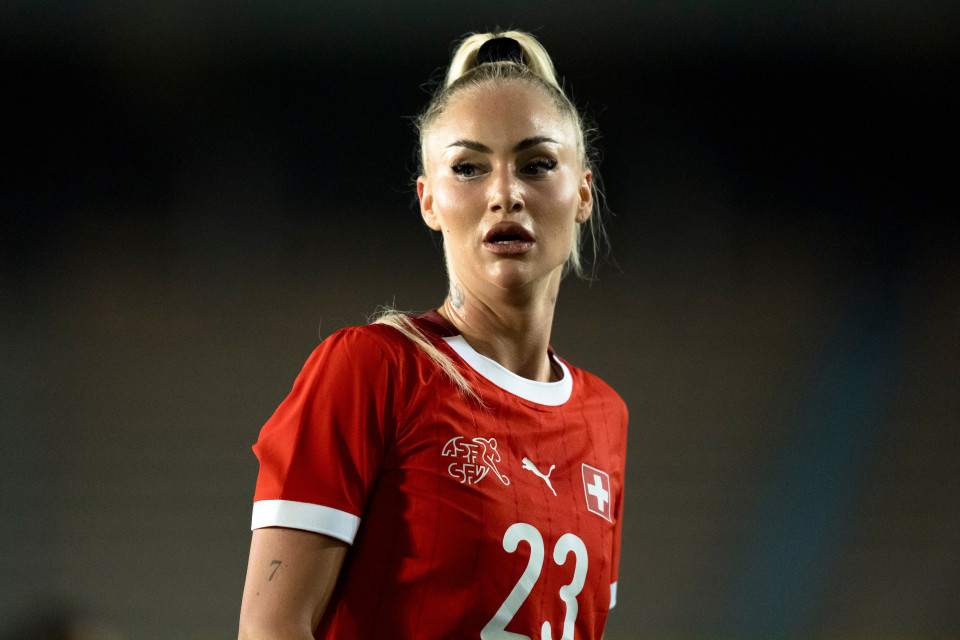 Alisha Lehmann saluta il Como e passa al Leicester City