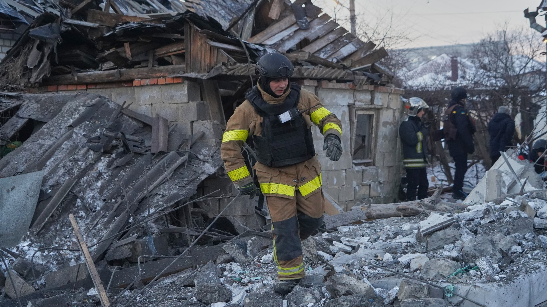 Droni russi su Kiev e Kharkiv, almeno 72 feriti e un morto