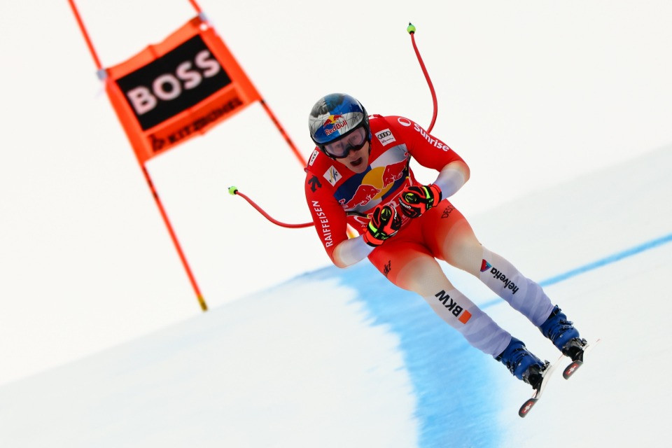 La Streif continua a sfuggire a Odermatt: per 7 centesimi trionfa Franzoni