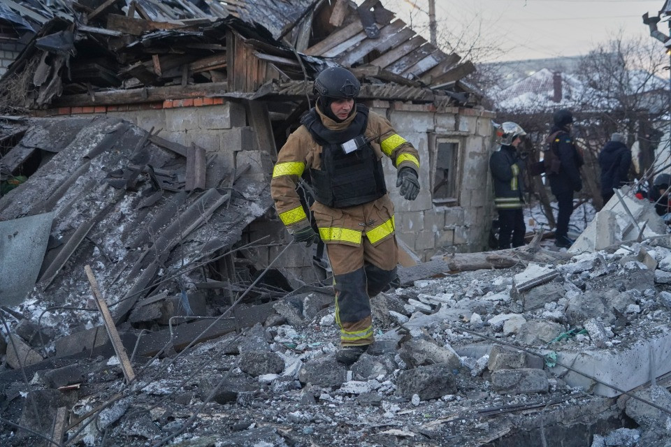 Droni russi su Kiev e Kharkiv, almeno 72 feriti e un morto