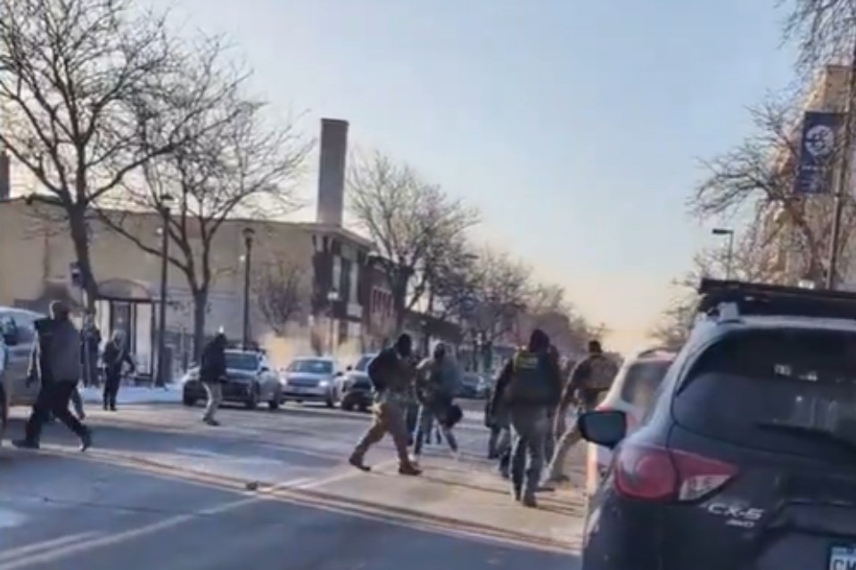 Un agente federale ha sparato ad un uomo a Minneapolis