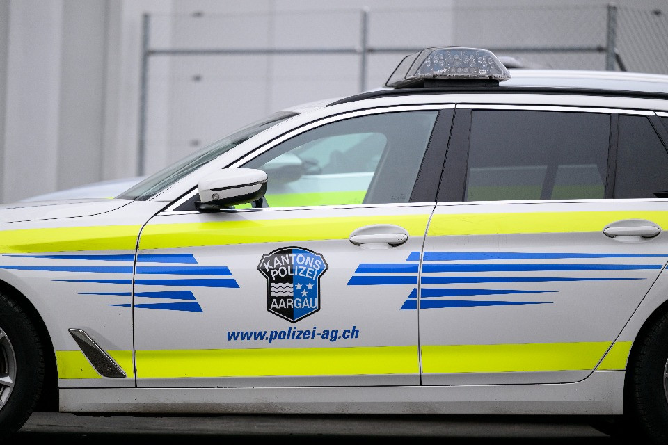 Sale sul tetto di un treno merci, 17.enne muore folgorato a Zofingen