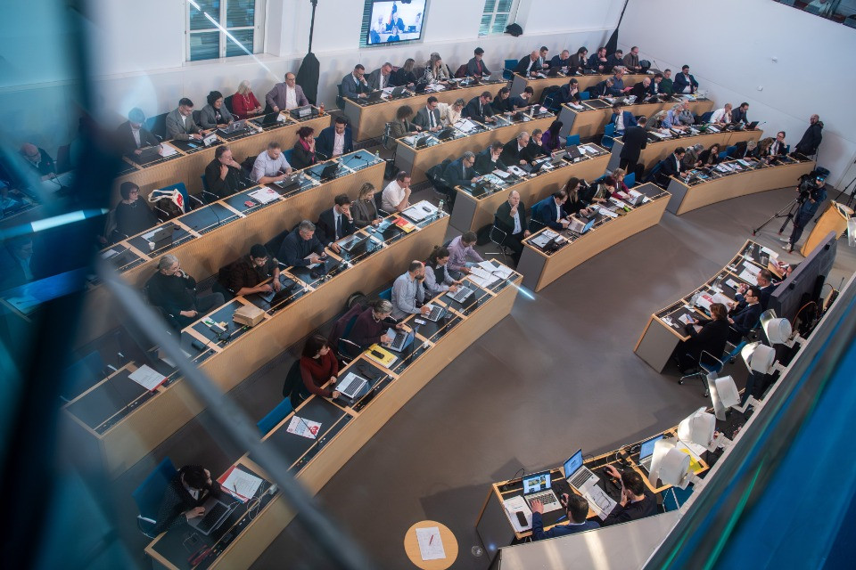 Sì all'inchiesta politica sul «caso Hospita-Lega»