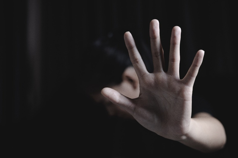 Sevizie e botte contro la moglie: condannato di nuovo