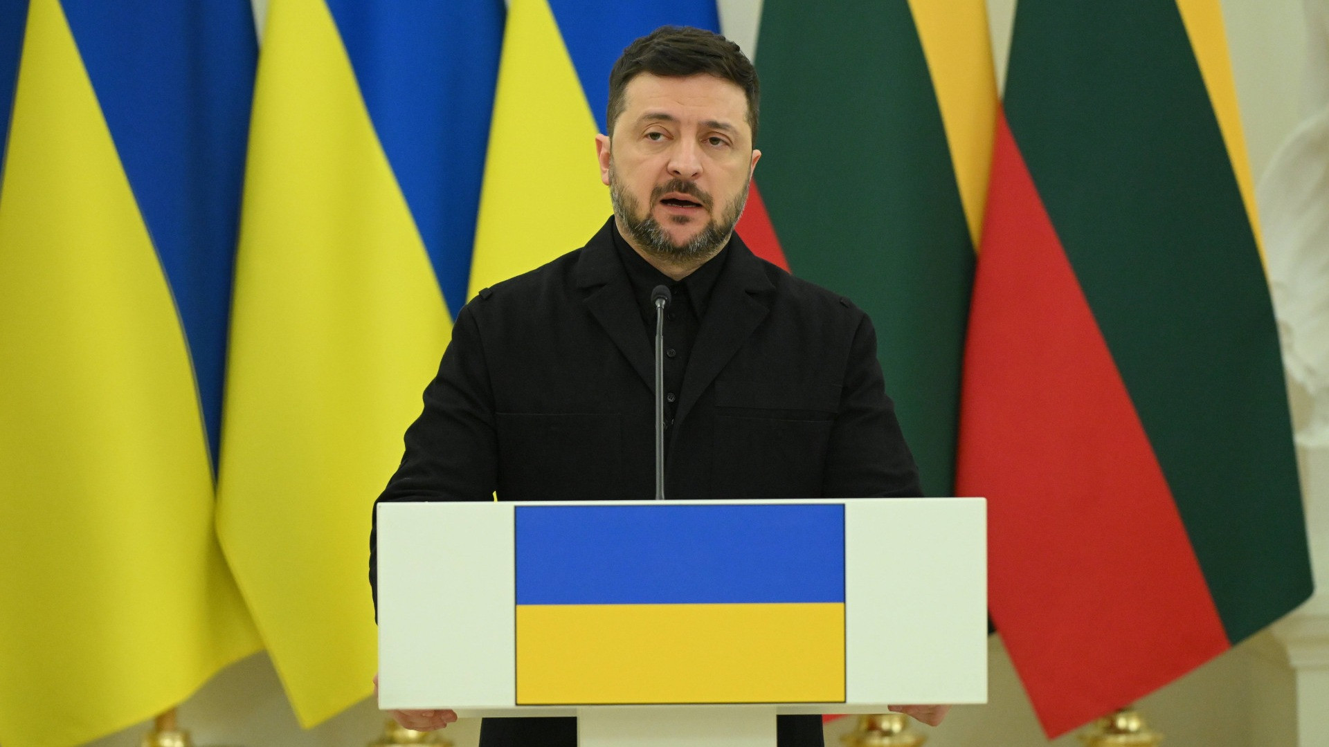 Zelensky: «Meglio anticipare trilaterale con Russia e Stati Uniti»
