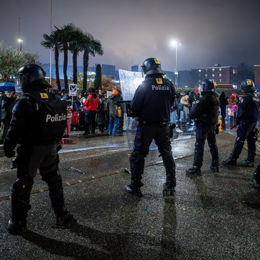 Scontri al presidio contro Vannacci