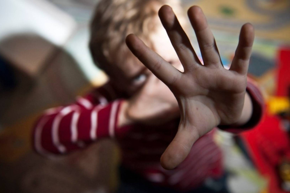 Sospetti maltrattamenti e abusi sessuali: ecco le nuove Linee guida del Cantone