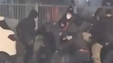 Guerriglia urbana a Torino, numerosi feriti