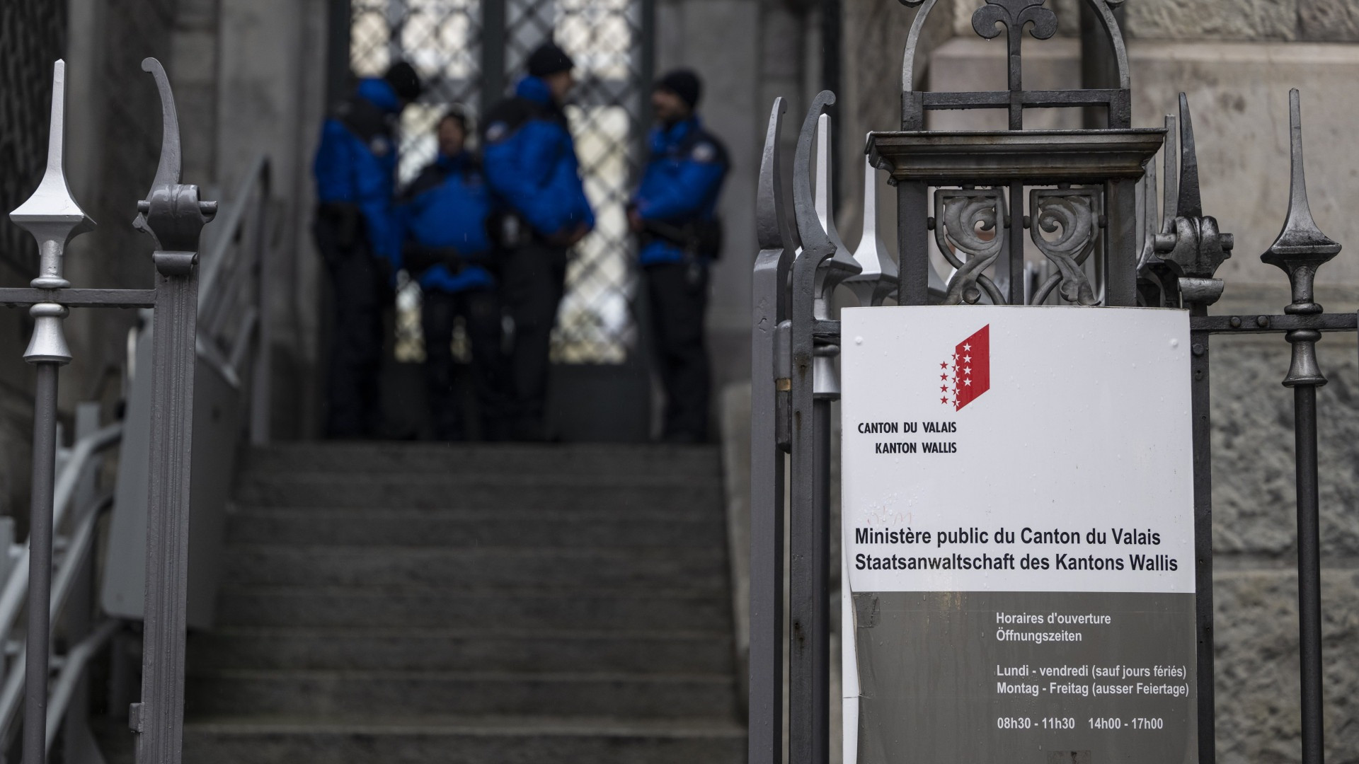 Crans-Montana, in Svizzera sono state ordinate solo due autopsie: perché?