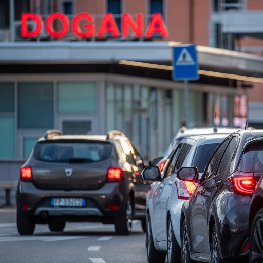 Tassa sulla salute, frontalieri e ristorni: dall'Italia un plauso e una stroncatura