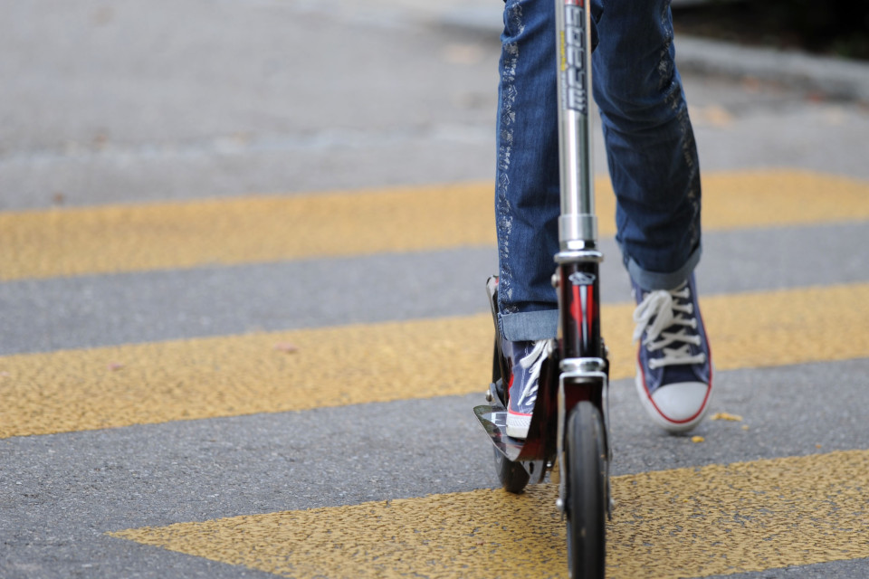 Auto contro un monopattino: grave un bimbo di 8 anni