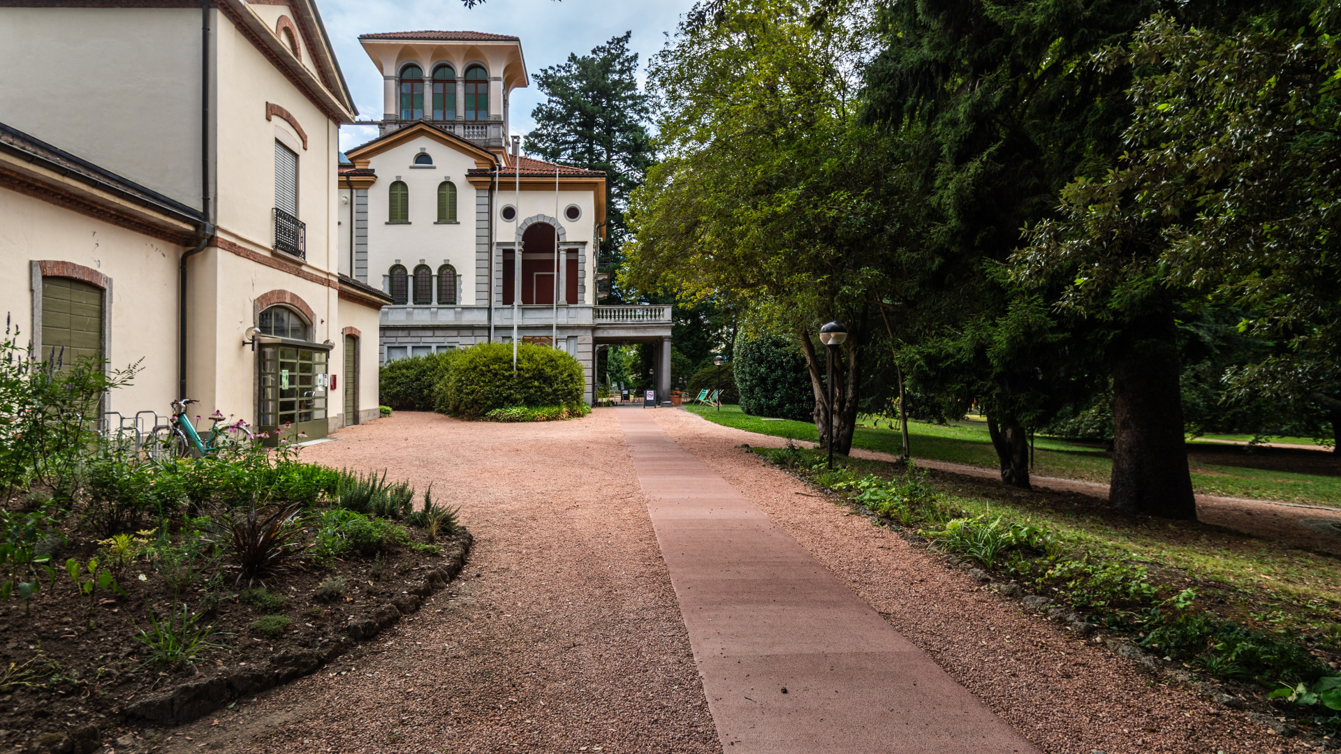 Villa dei Cedri, Carole Haensler lascia la direzione