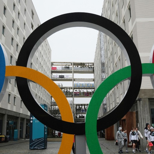 Un Villaggio dentro la metropoli, tra bandiere, buffet e meditazione