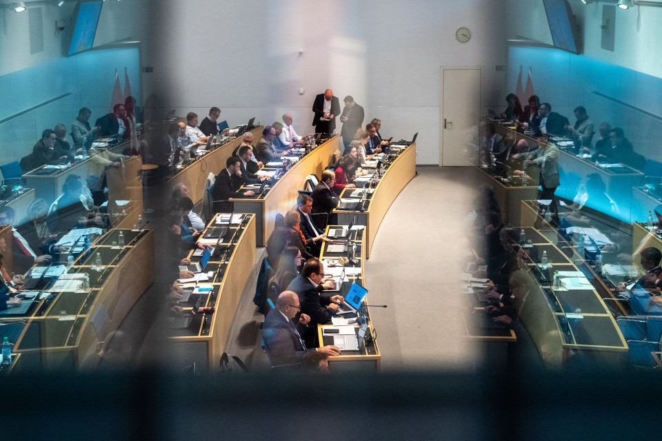 Controprogetto sul salario minimo? Una strada in salita tra le linee rosse