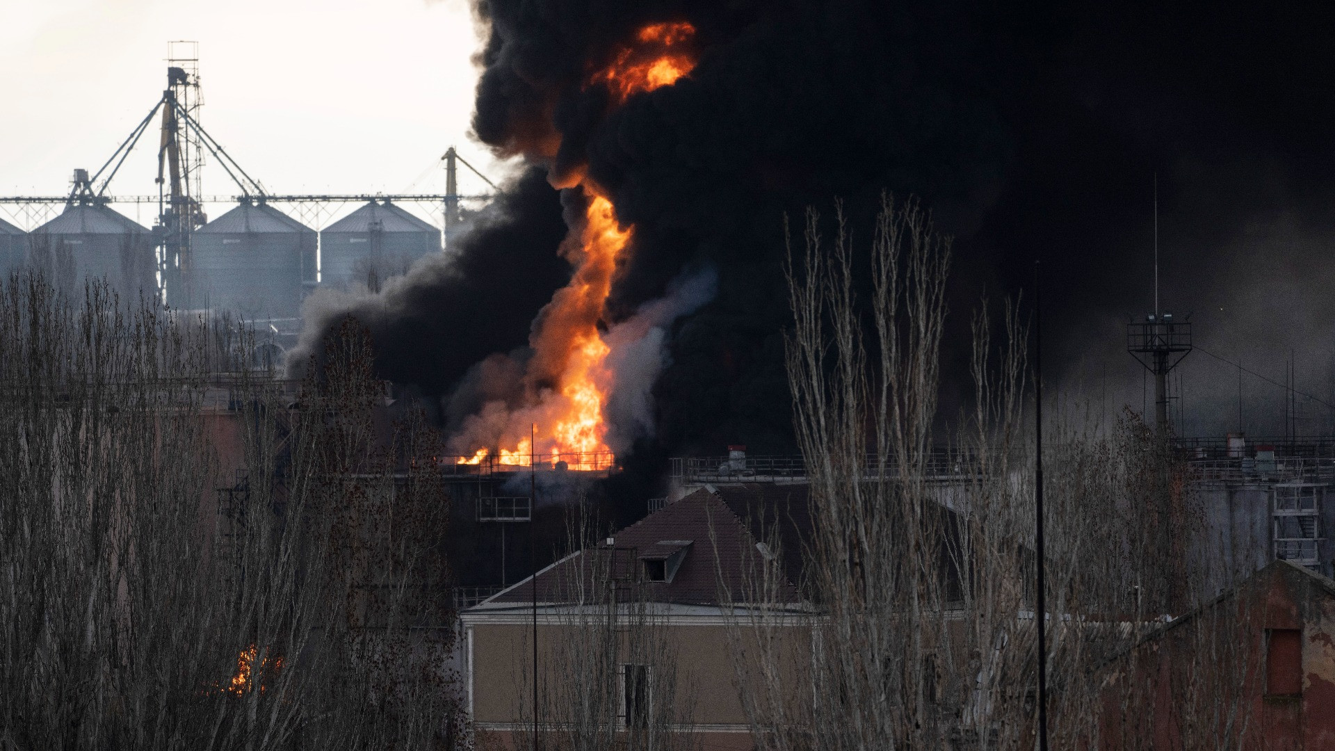Odessa sotto attacco, danni a edifici residenziali e pubblici