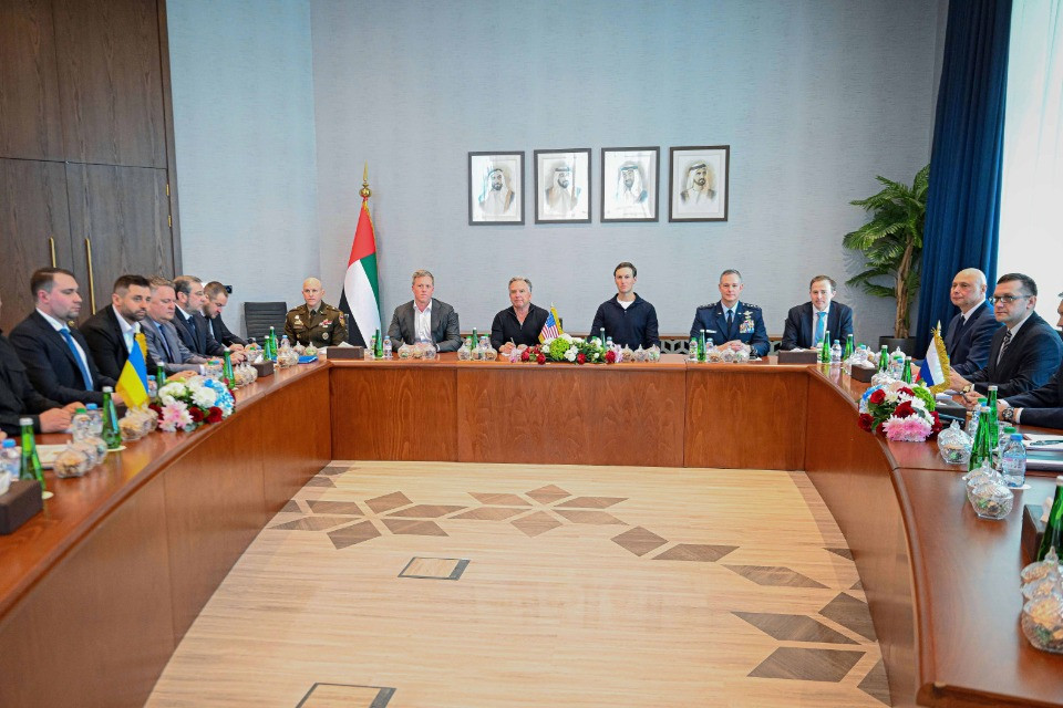 In cerca di una pace difficilissima sotto le bombe e i droni di Mosca