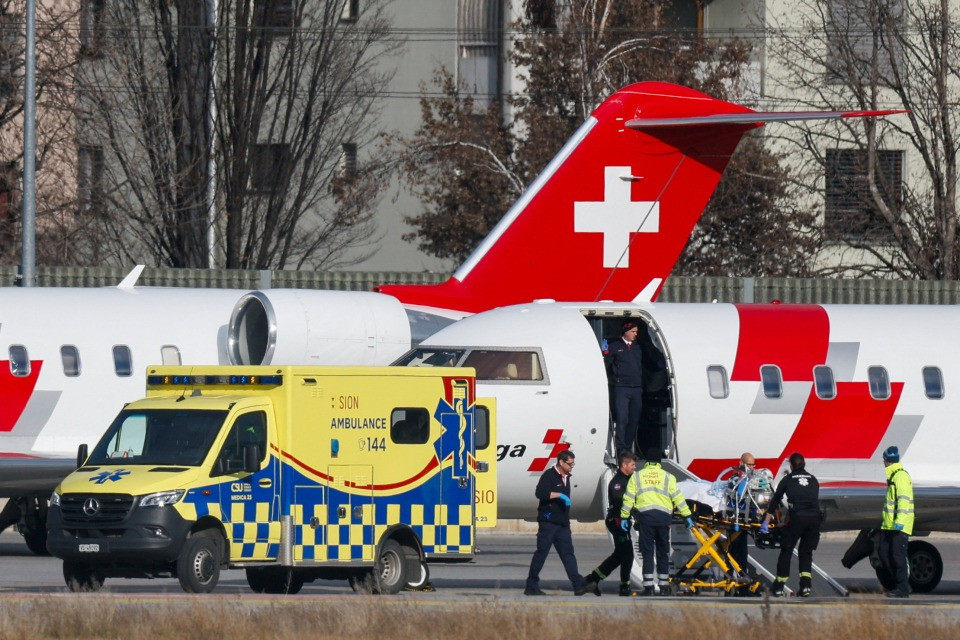 Crans-Montana, la 22.enne Coline è uscita dal coma: «La strada è lunga»