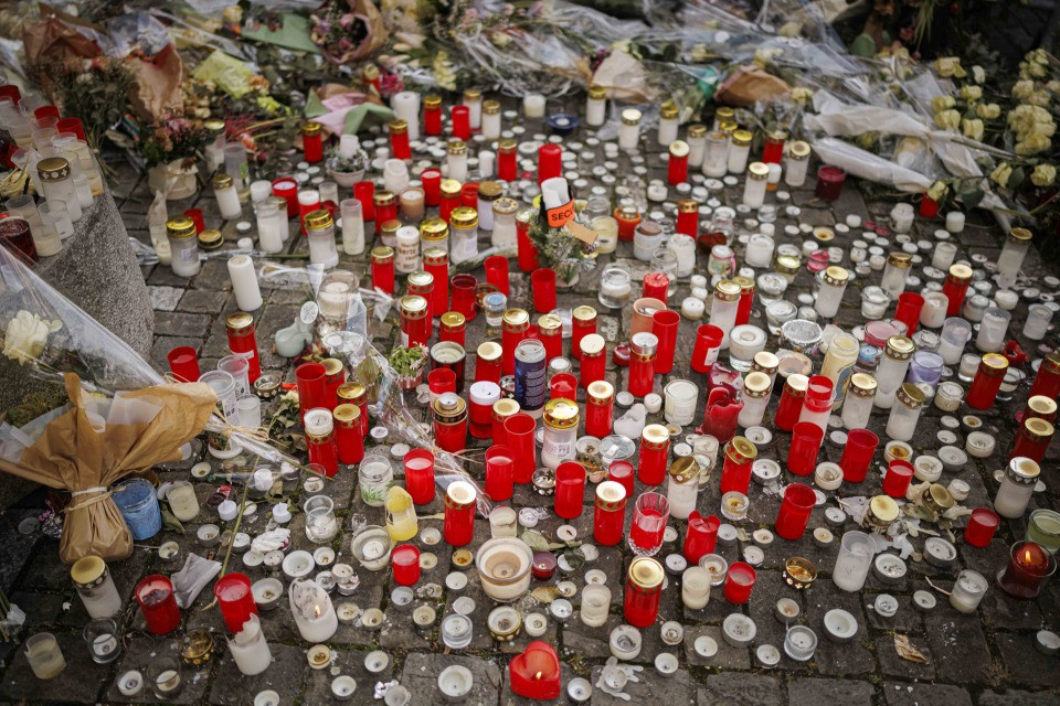 Dopo il coma, parla una giovane ferita a Crans-Montana: «Jessica Moretti non ha aiutato nessuno quella notte»