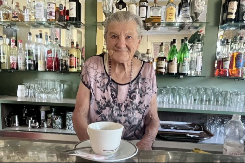 La barista di 101 anni che non va in pensione