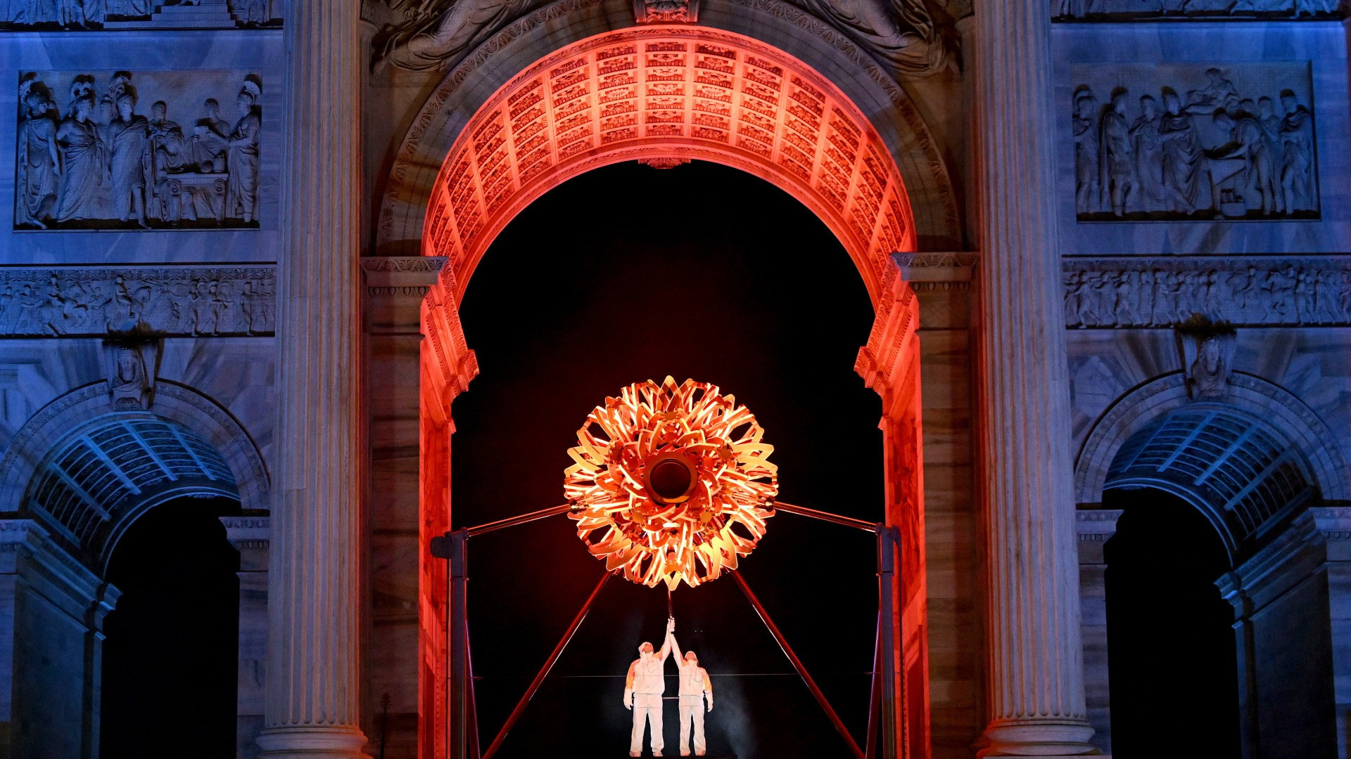 Una cerimonia tra arte e cultura, emozioni e qualche fischio