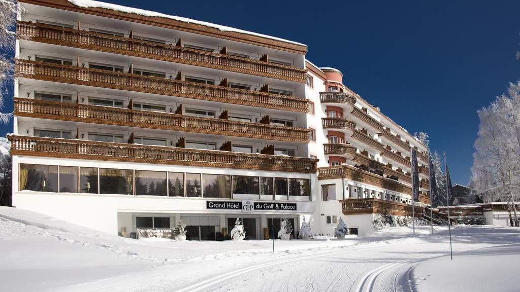 Chiusura dell’Hôtel du Golf, il sindaco: «Nessun legame con la notte di Capodanno»