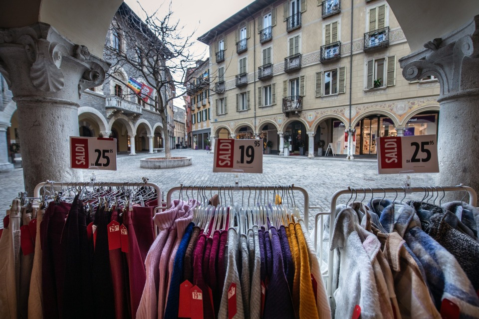 Sempre più negozi chiusi: «Il settore ha bisogno di interventi immediati»
