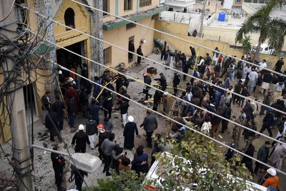 Attentato durante la preghiera: strage in una moschea di Islamabad