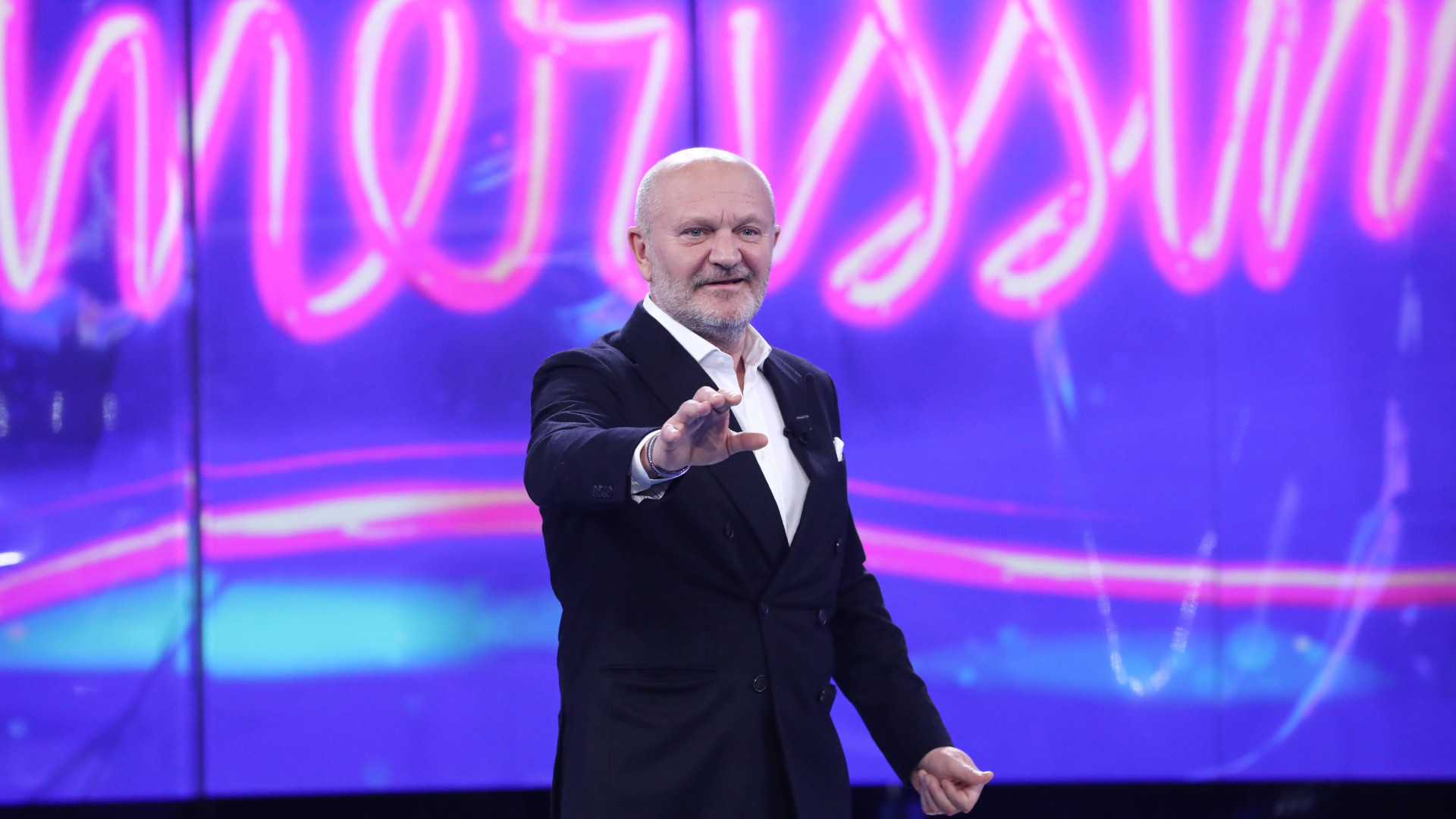 Andrea Pucci rinuncia a Sanremo: «Nel 2026 il termine fascista non dovrebbe esistere più»