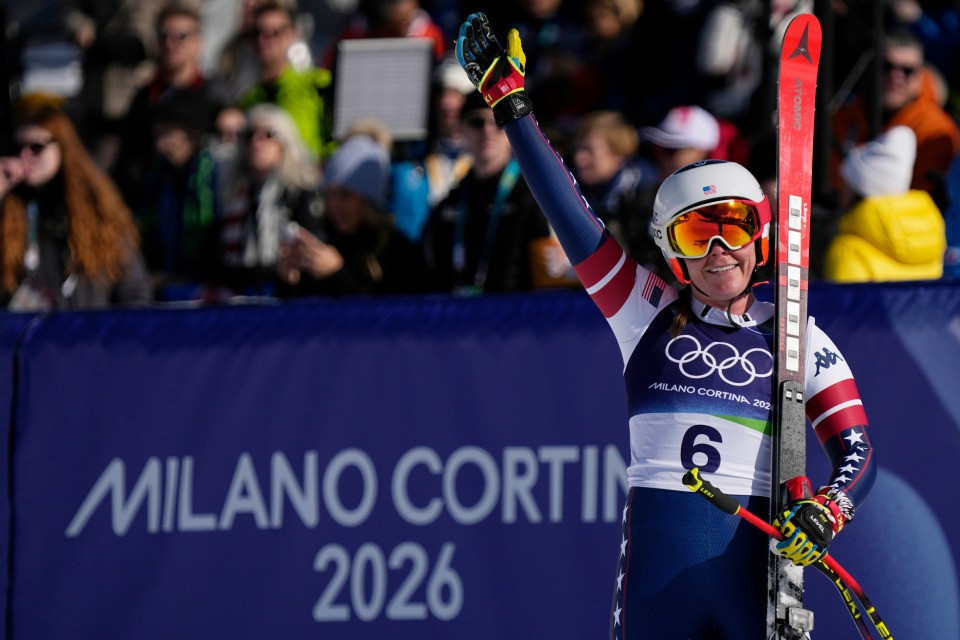 Breezy Johnson imita von Allmen: dopo il titolo mondiale arriva l'oro olimpico