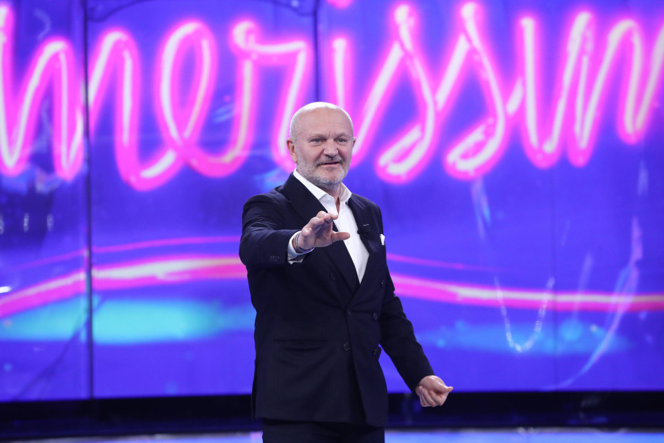 Andrea Pucci rinuncia a Sanremo: «Nel 2026 il termine fascista non dovrebbe esistere più»