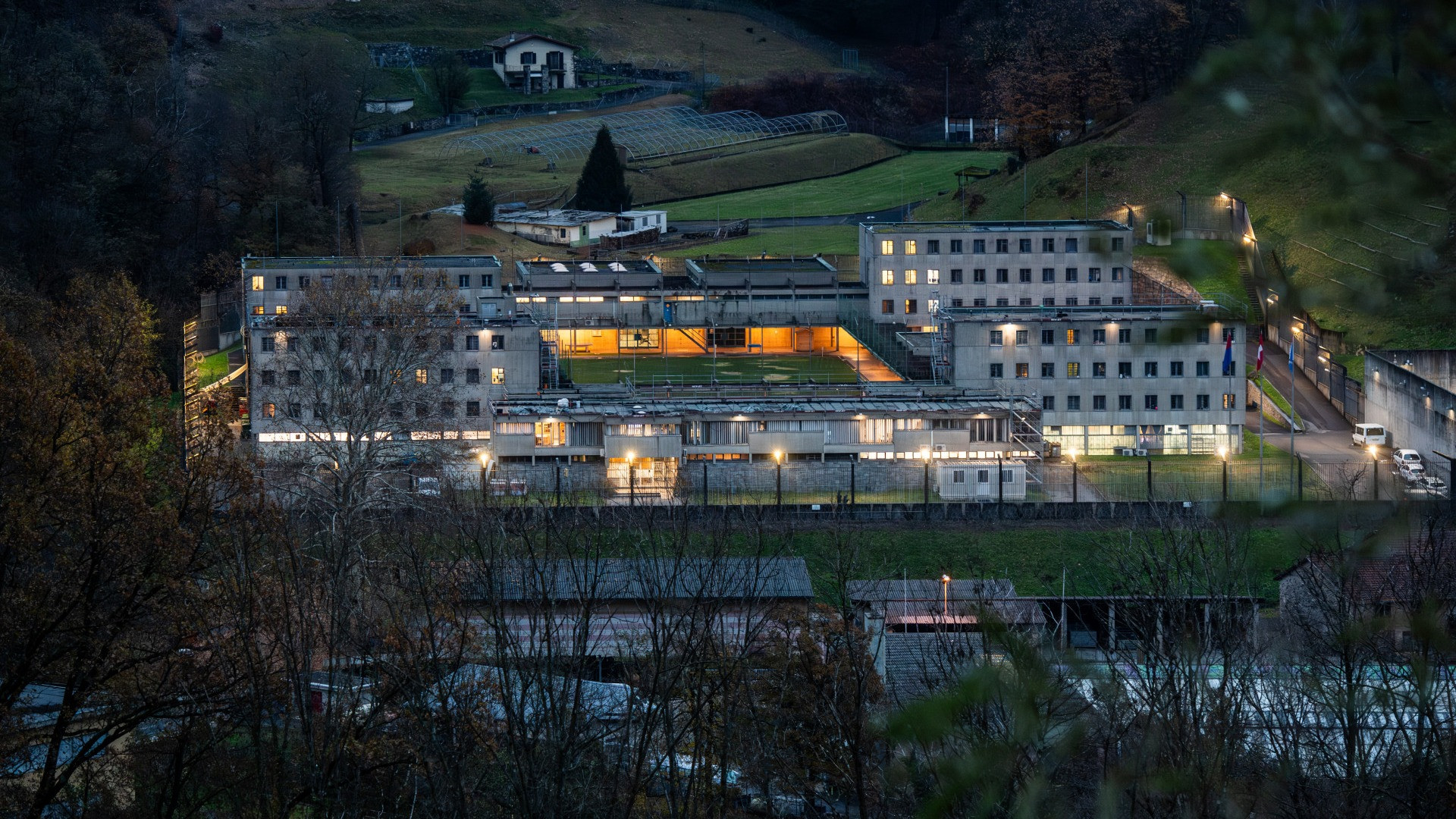 Dà fuoco alla sua cella: condannato