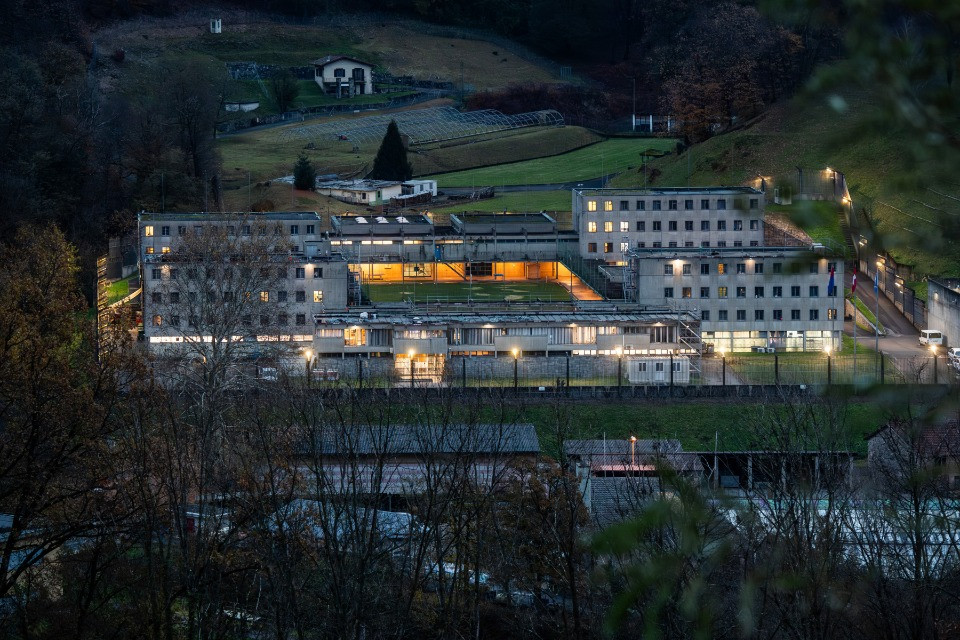 Dà fuoco alla sua cella: condannato