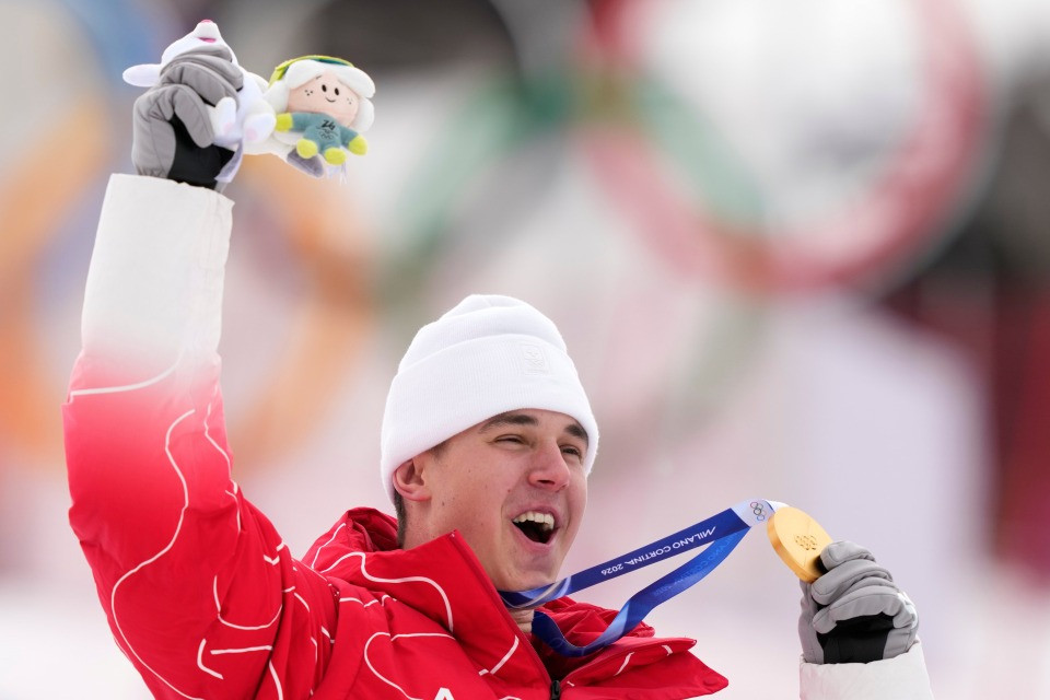 Storico tris di von Allmen, bronzo per Odermatt