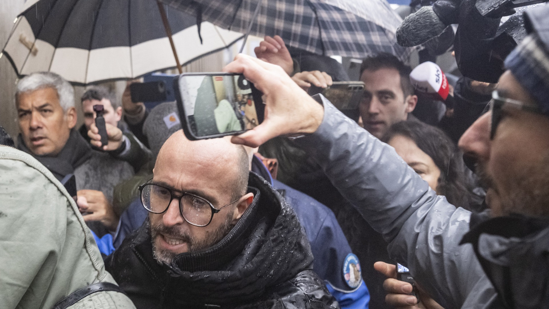 «Non ci servono mobili ignifughi, abbiamo parenti che lavorano nel Comune di Crans-Montana»