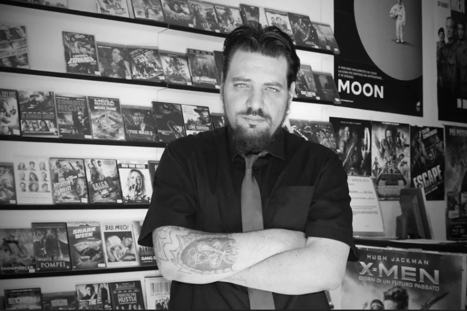 Addio a Federico Frusciante, l’ultimo dei videotecari diventato fenomeno del web