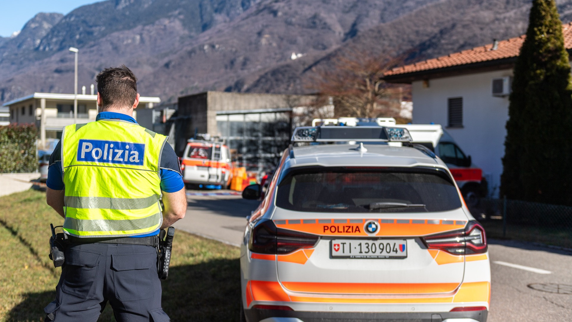 Fatto di sangue a Gnosca: «Azione fisica violenta dell'uomo sulla moglie»